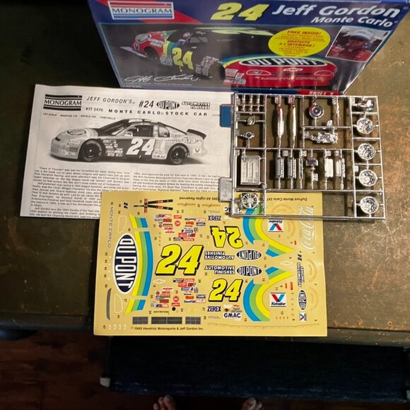 Revell Monogram 1995 #24 Jeff Gordon NASCAR 1:24 Scale Model Kit New Unbuilt - Picture 3 of 7